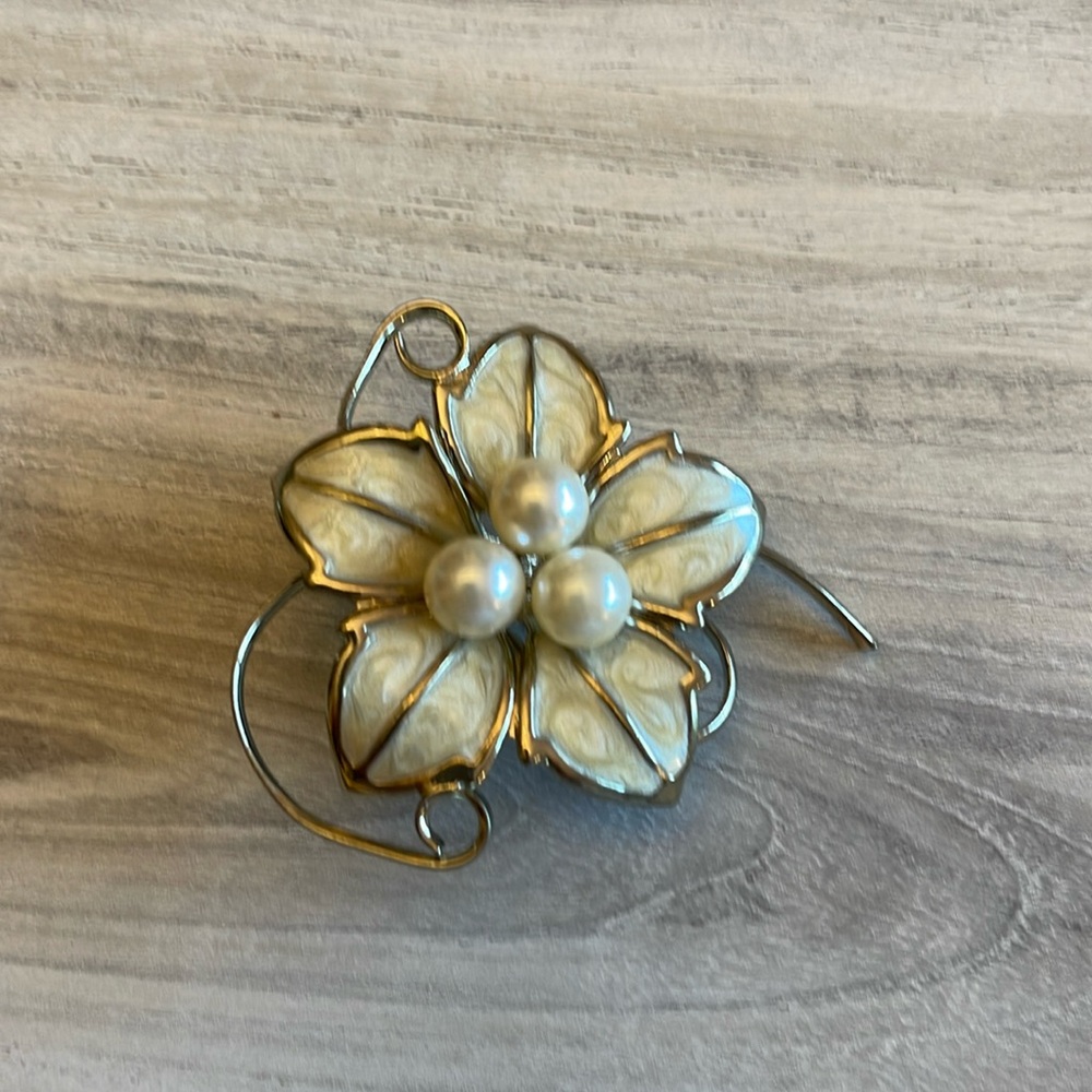 Women’s brooch